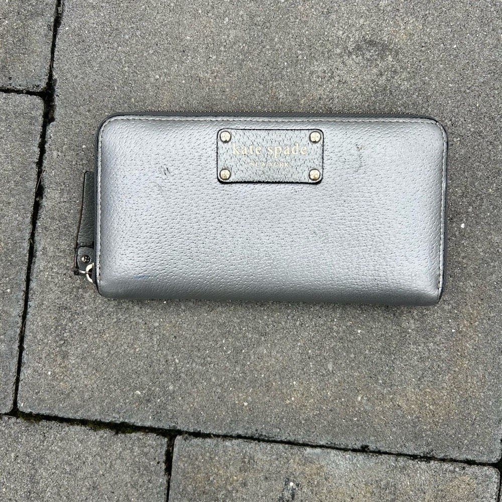 Kate Spade Wellesley Neda Saffino Leather Cell Phone Wallet Clutch Silver Zipper